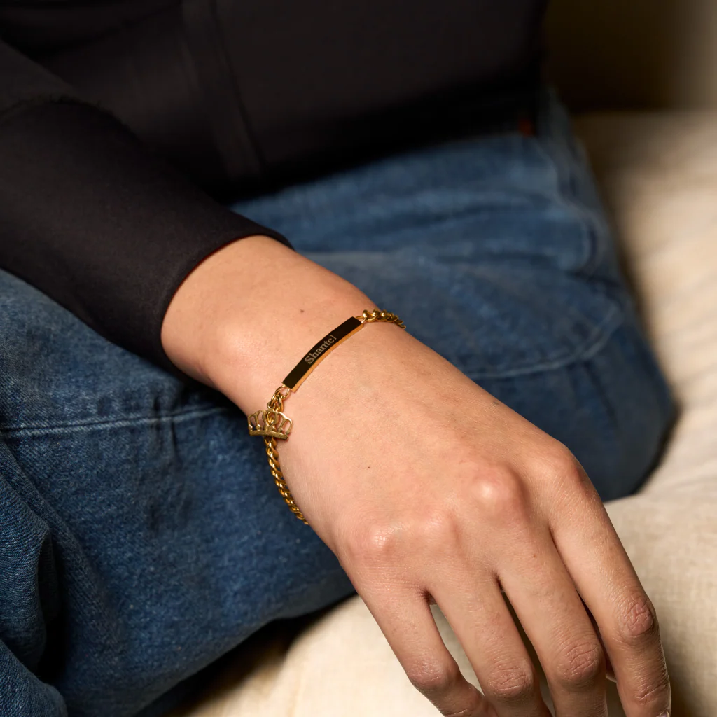 Royal Cuban Engraved Bar Bracelet - Image 5