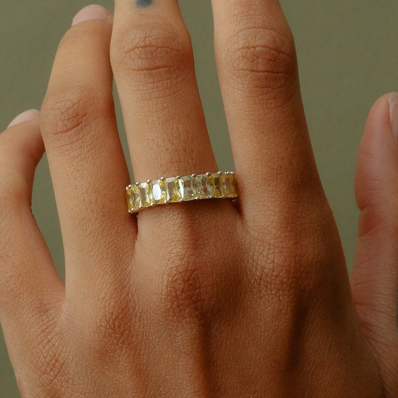 The Sunny Yellow Eternity Band - Image 3